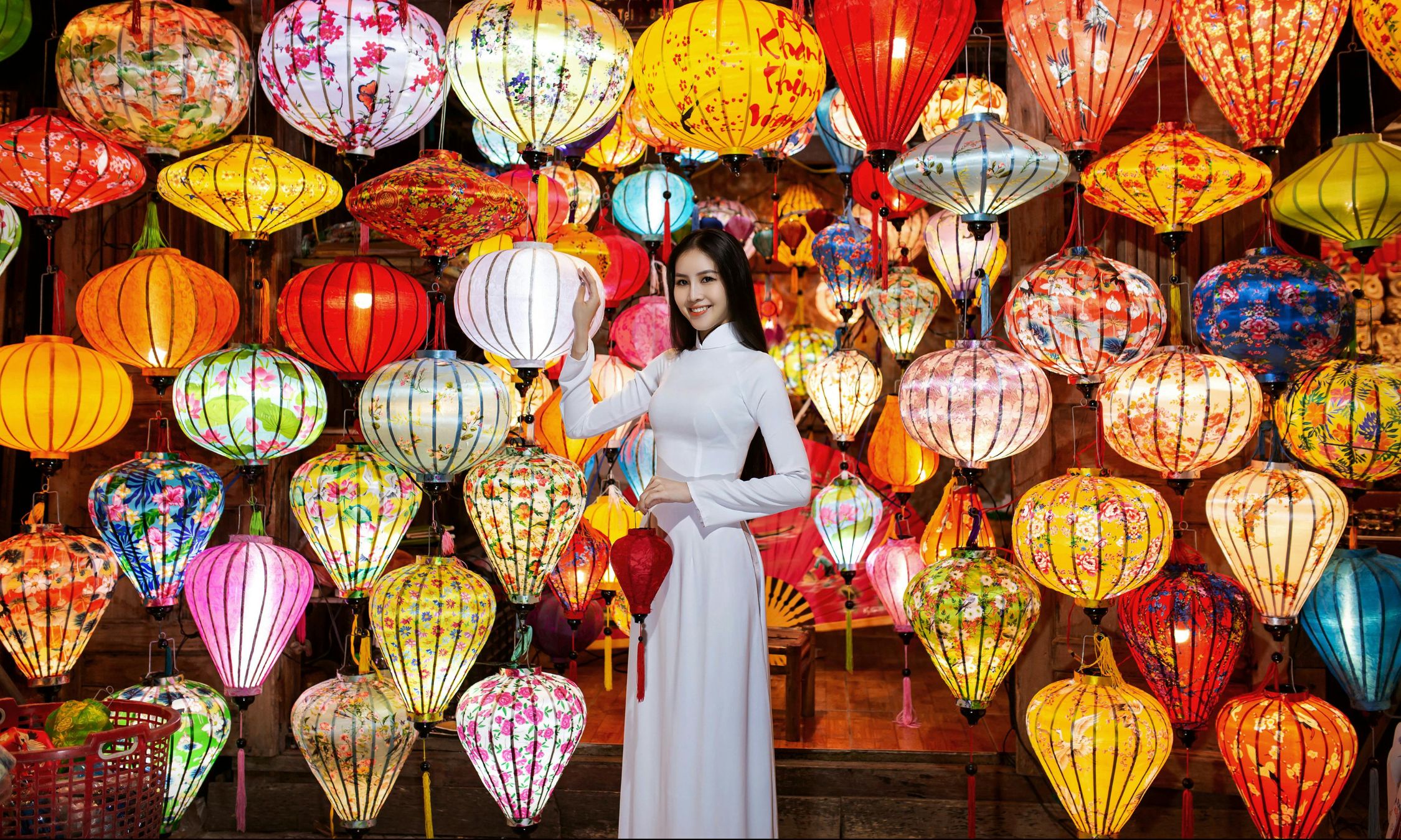 再集合・ランタンが並ぶフォトスポットへご案内